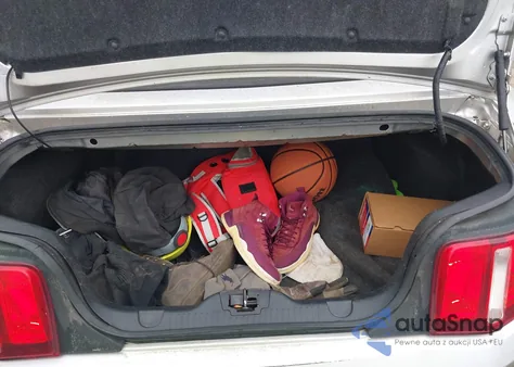 2011 Ford Mustang V6 z USA, uszkodzony, nr VIN 1ZVBP8EM1B5129351